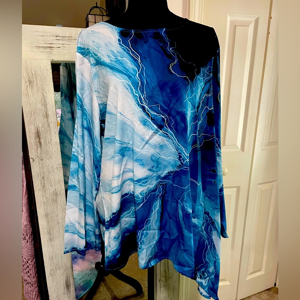 Women’s Beautiful Blouse Size XXL New with tags